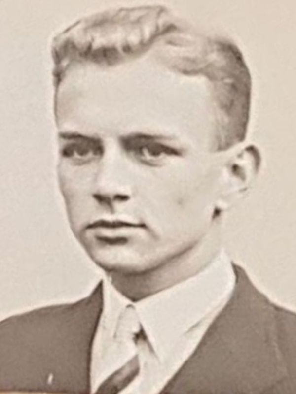 Portretfoto H.G. (Mans) Schram, foto familie