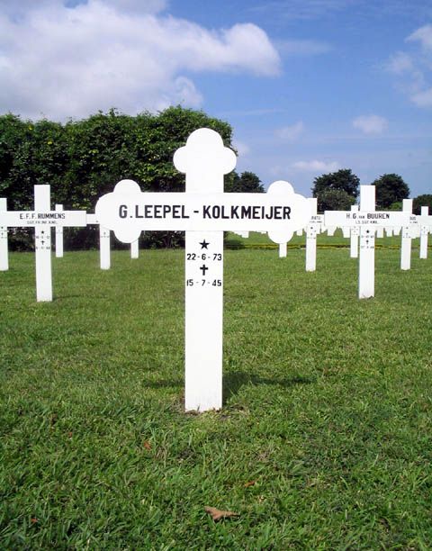 leepel.kolmeije.g.2005.jpg