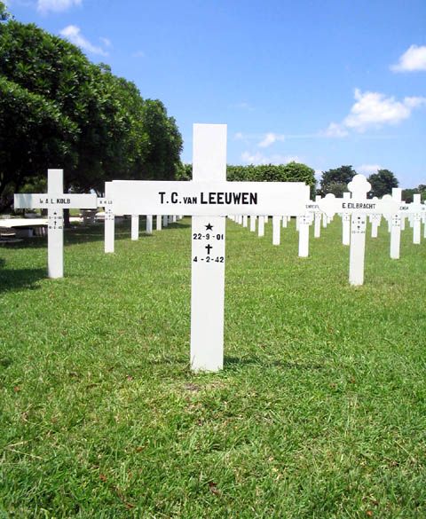 leeuwen.van.t.c.2005.jpg.JPG