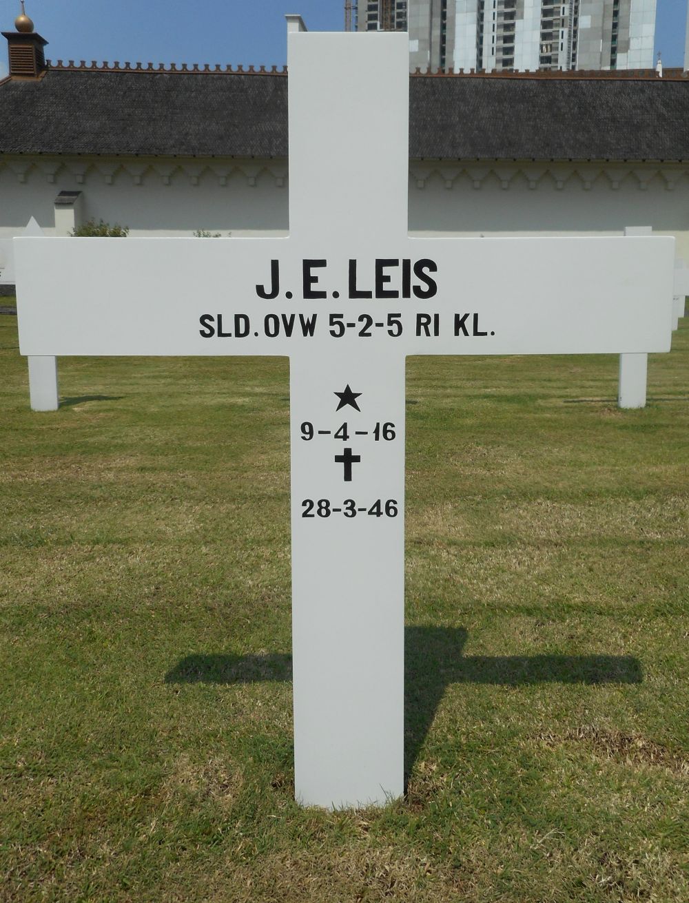 leis.jpg