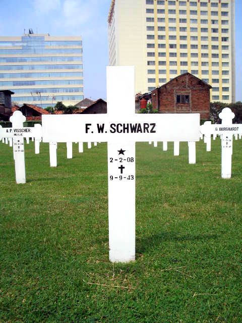 schwarz.f.w.2005.jpg