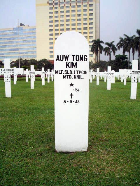 auw tong kim.2005.jpg