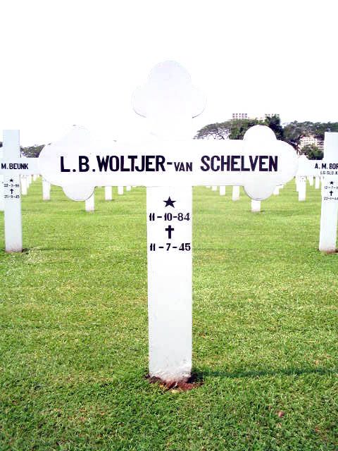 woltjer.schelven.van.l.b.2005.jpg
