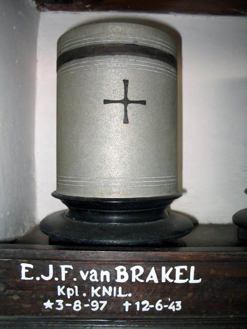 brakel.van.e.j.f.2005.jpg