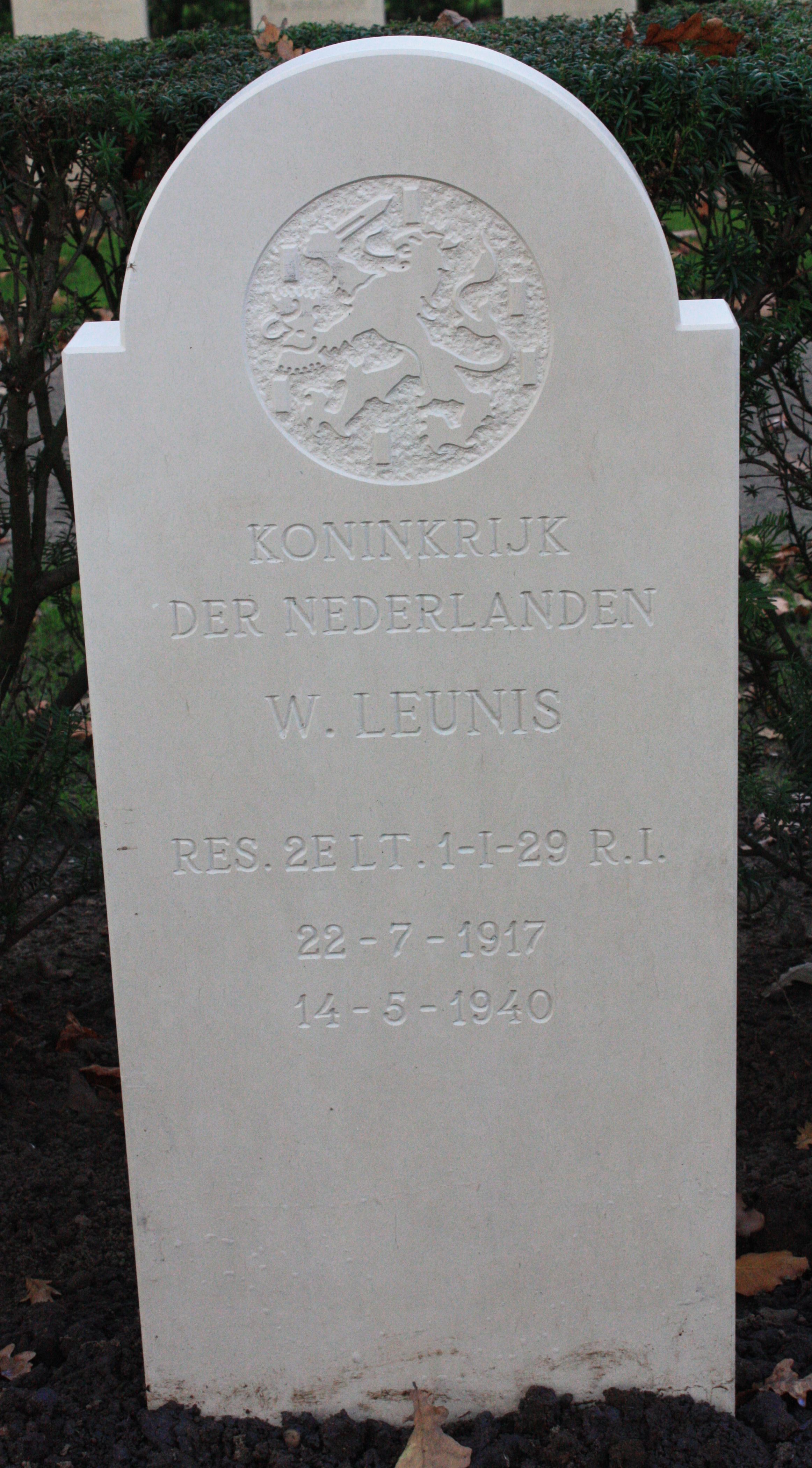leunis.w.jpg