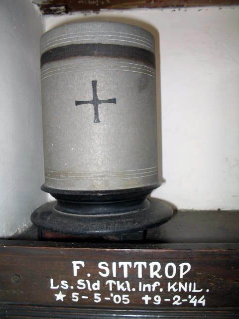 sittrop.f.2005.jpg