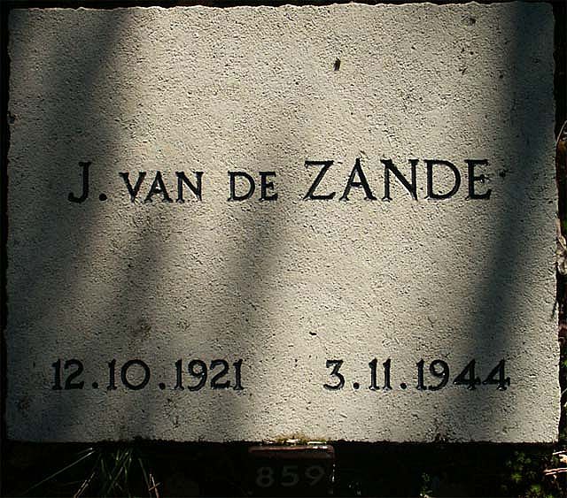 Zande.J.van.de.2005.jpg