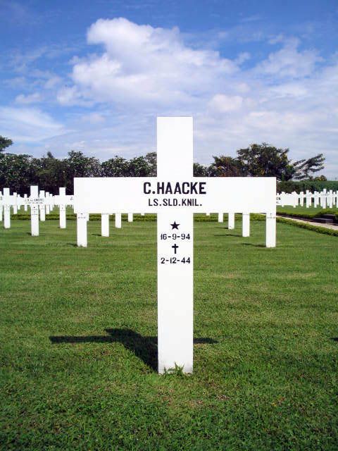 haacke.c.2005(2).jpg
