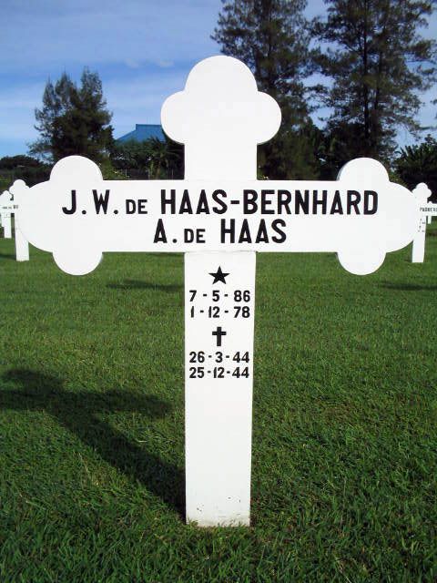 haas de a.2004.jpg