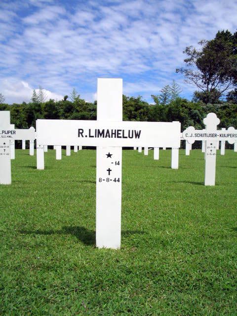 limaheluw.r.2005.jpg
