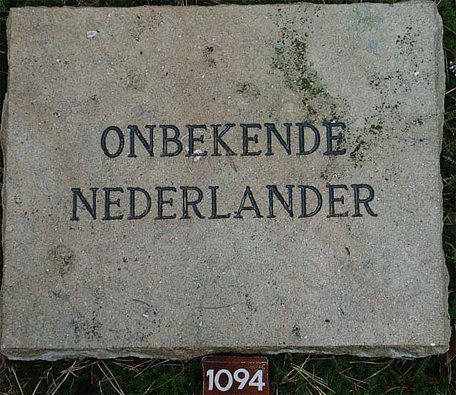 Onbekende Nederlander - grafnr.1094.2005.jpg