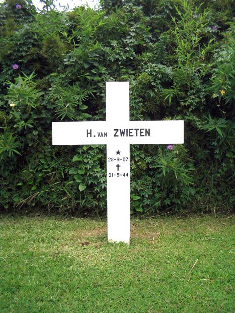 zwieten.van.h.2005.jpg
