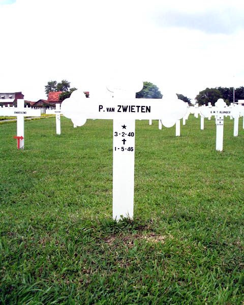 zwieten.van.p.2005.jpg