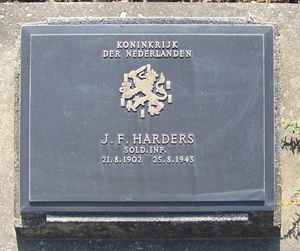7. G. 33.JPG
