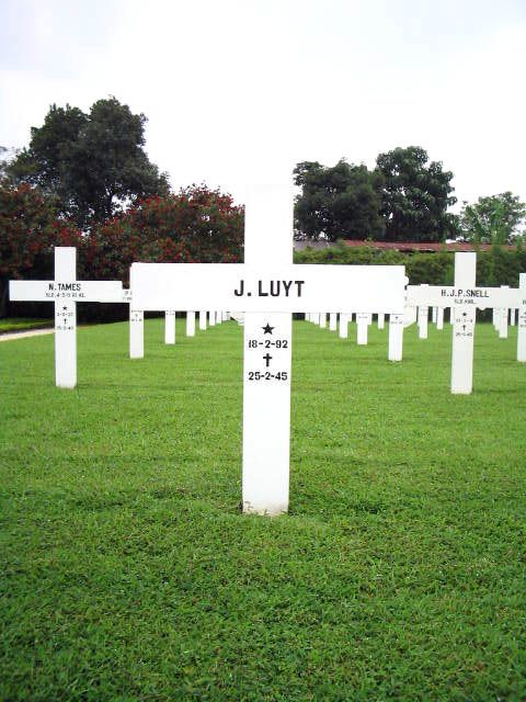 luyt.j.2005.jpg