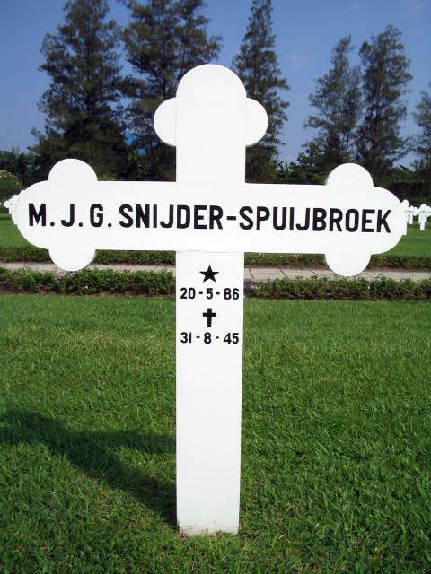 snijder spuijbroek m.j.g.2004.jpg