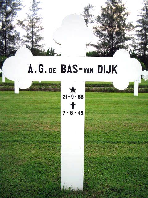 bas de dijk van.a.g.2004.jpg