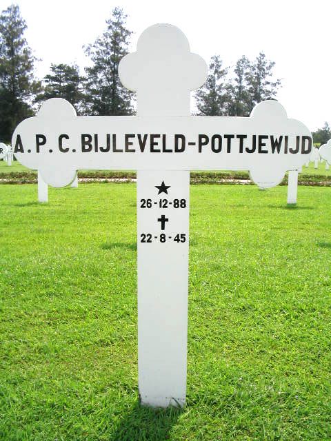 bijleveld pottjewijd.a.p.c.2004.jpg