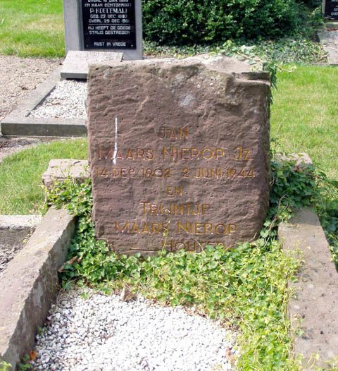 Maars Nierop J 2004.JPG