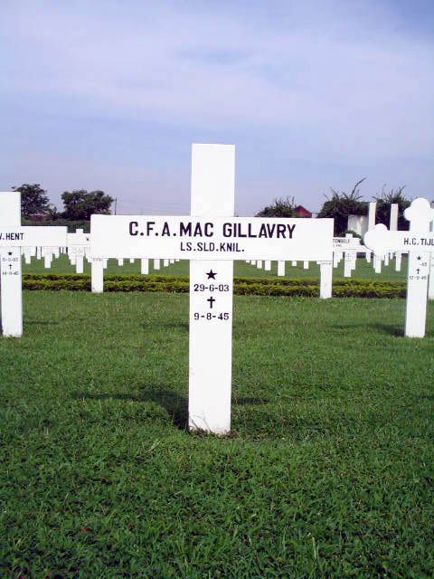 gillary.mac.c.f.a.2005.jpg