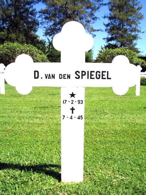 spiegel van den d.2004.JPG
