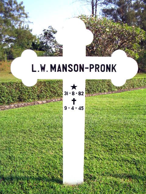 manson.pronk.l.w.2004.jpg.JPG