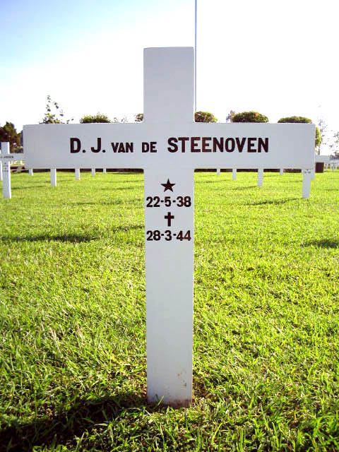steenoven v de d.j.2004.jpg