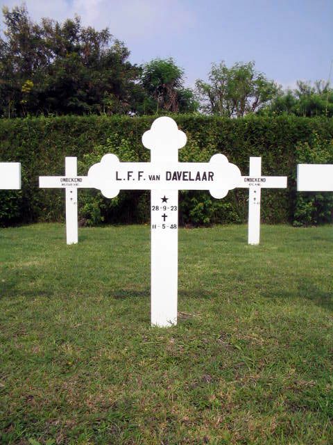 davelaar.van.l.f.f.2005.jpg