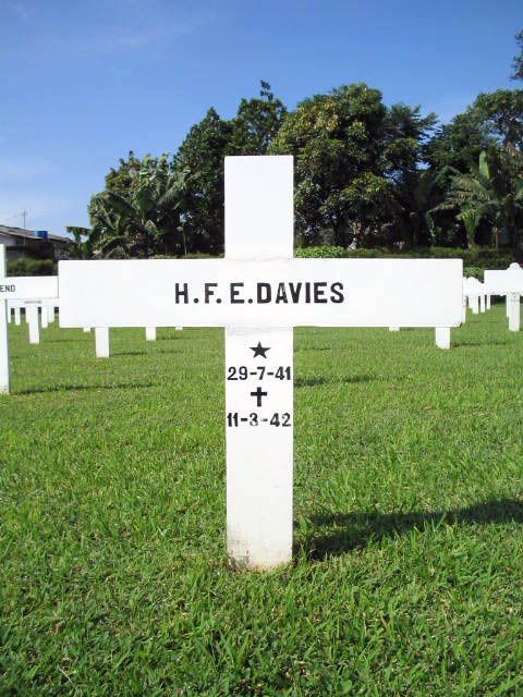 davies.h.f.e.2005.jpg