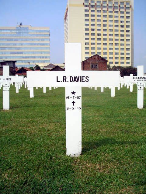 davies.l.r.2005.jpg