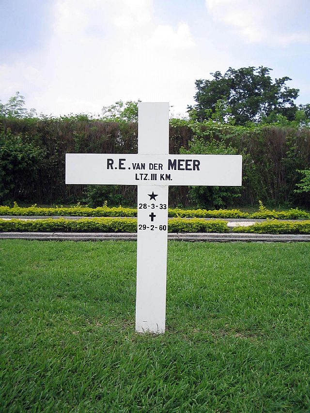 meer v der r.e.2004.jpg