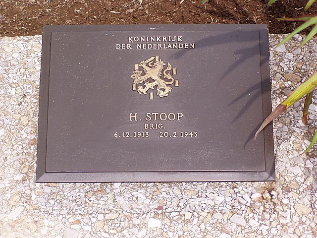 stoop.h.2006(3).jpg