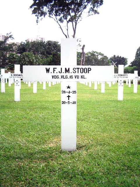 stoop.w.f.j.m.2005.jpg