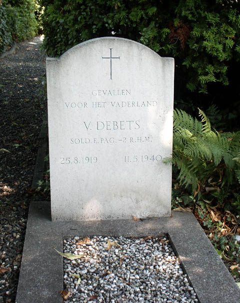Debets V. 2004.jpg