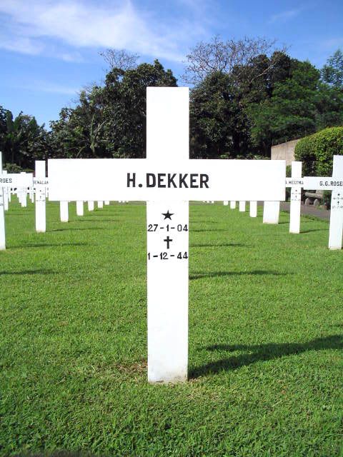 dekker.h.2005(2).jpg