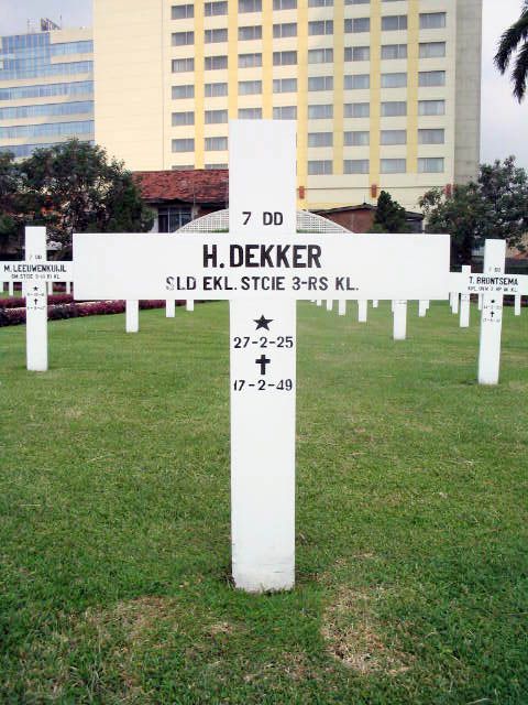 dekker.h.2005(1).jpg