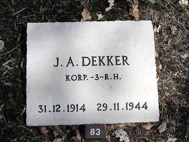 dekker.j.a.2005(2).jpg