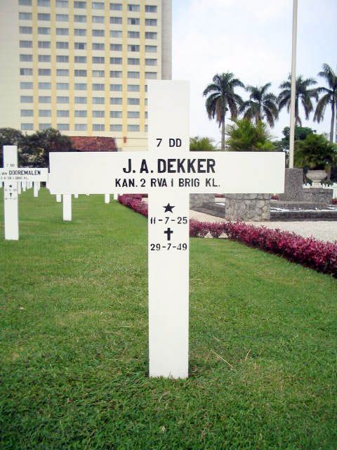 dekker.j.a.2005.jpg