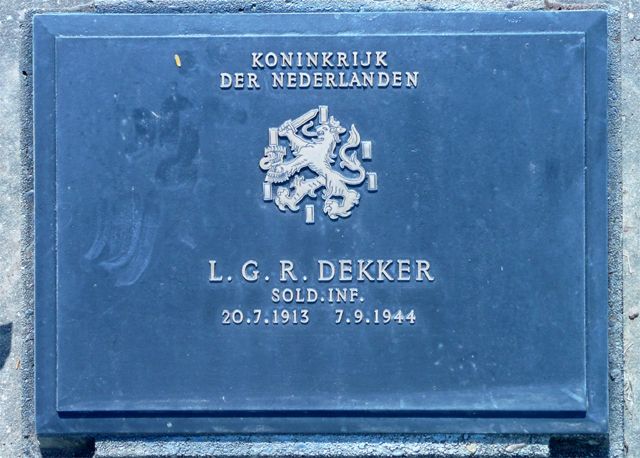 Dekker.L.G.R.2008.jpg