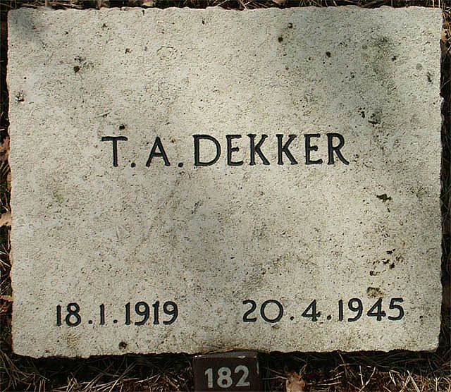 dekker.t.a.2006(1).jpg