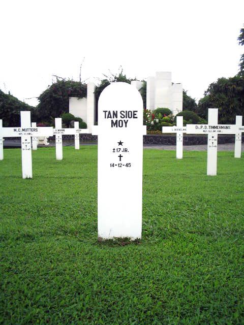 tan sioe moy.2005.jpg