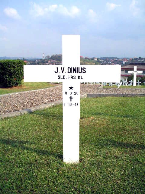 dinius.j.v.2004.jpg.JPG