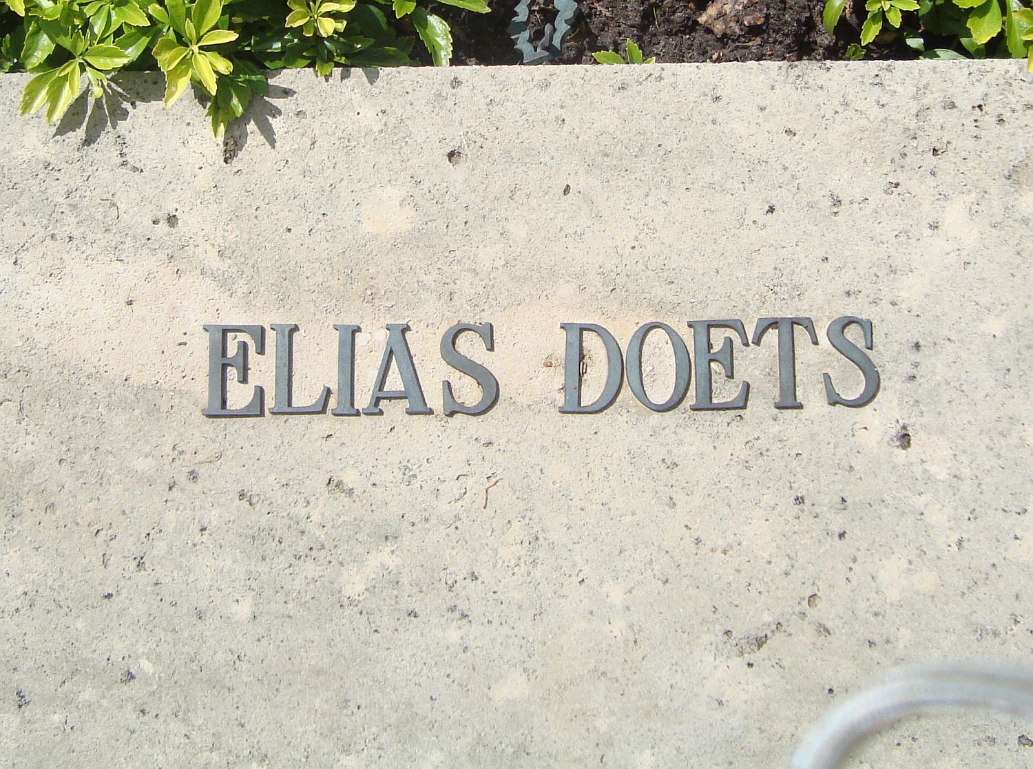 doets.e..jpg