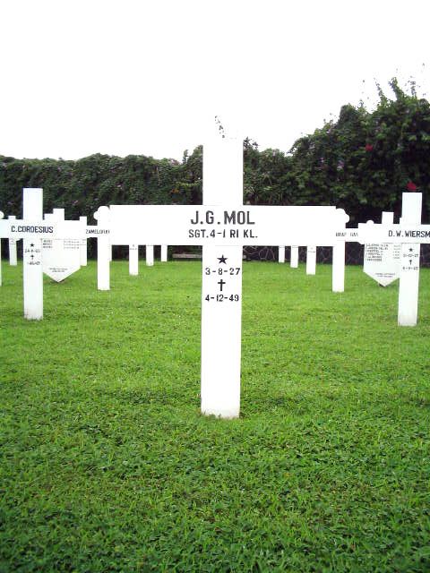mol.j.g.2005.jpg