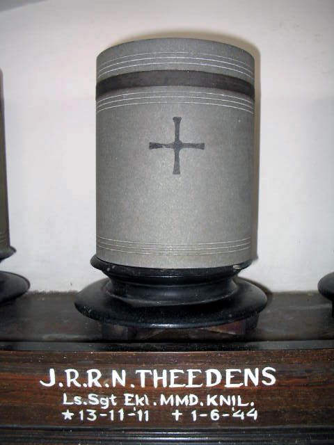theedens.j.r.r.n.2005.jpg