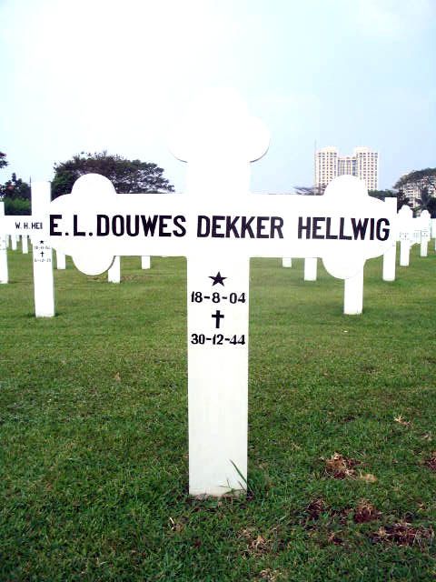 douwes dekker hellwig.e.l.2005.jpg
