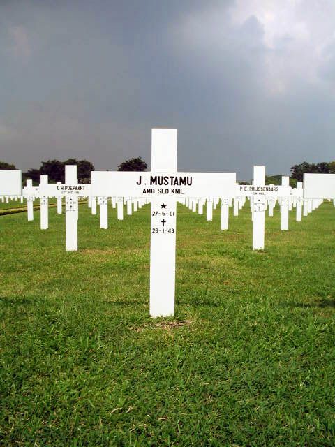 mustamu.j.2005.jpg