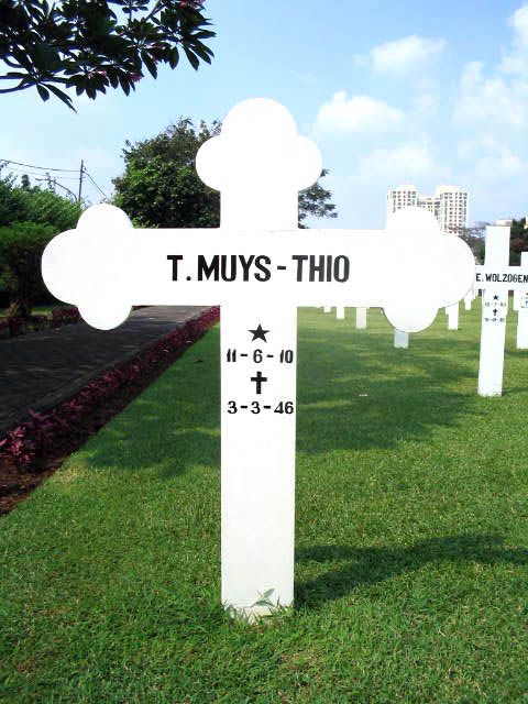 muys.thio.t.2005.jpg