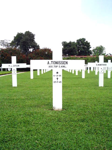 tonissen.a.2005.jpg