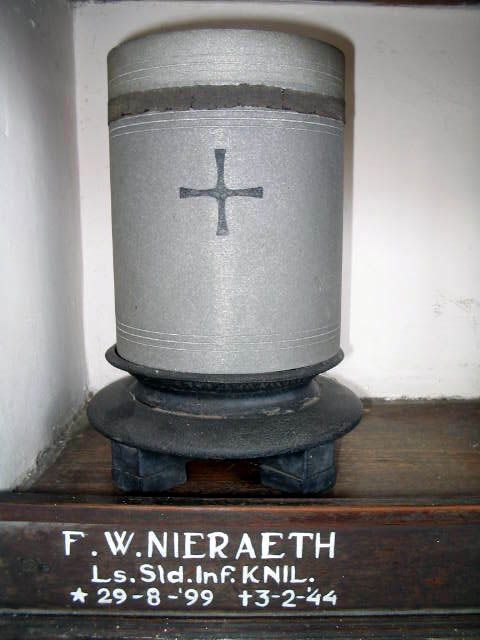 nieraeth.f.w.2005.jpg